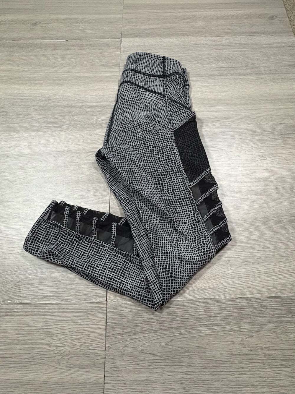 Lululemon Wild and Free Tight Fall Net White Black Leggings